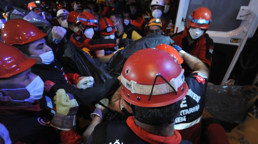 Kahreden haber! Enkazdan market kasiyerinin cesedi çıkarıldı