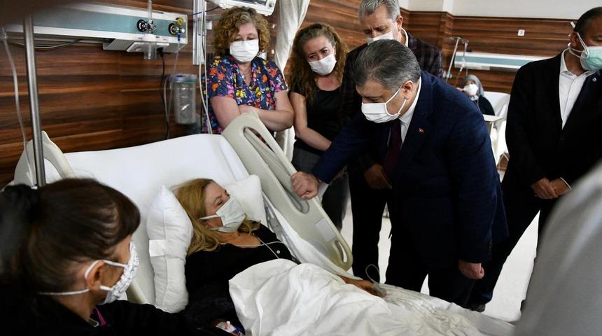 Sağlık Bakanı Fahrettin Koca'dan İzmir'deki depremde yaralananlarla ilgili flaş açıklama