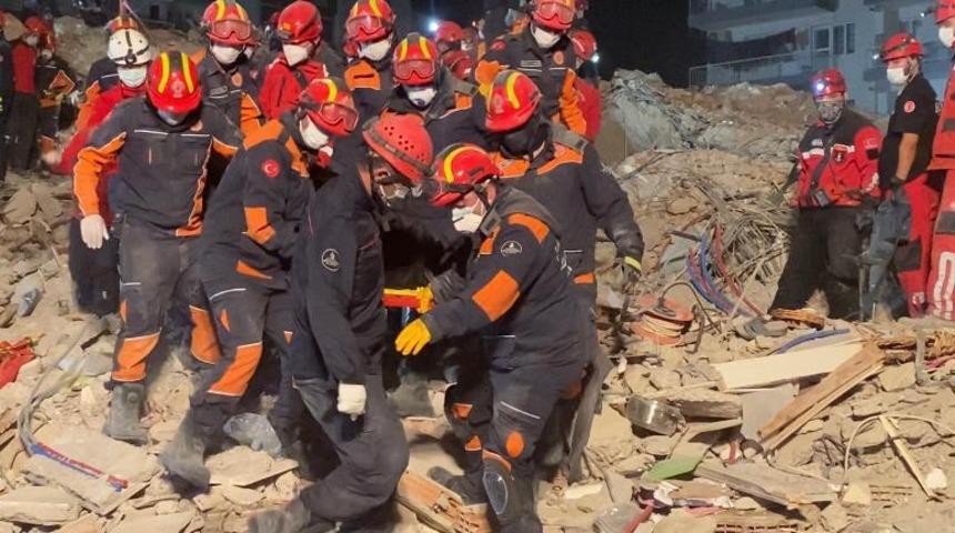 İzmir'deki depremde son dakika gelişmesi: Bir kişinin daha cansız bedenine ulaşıldı