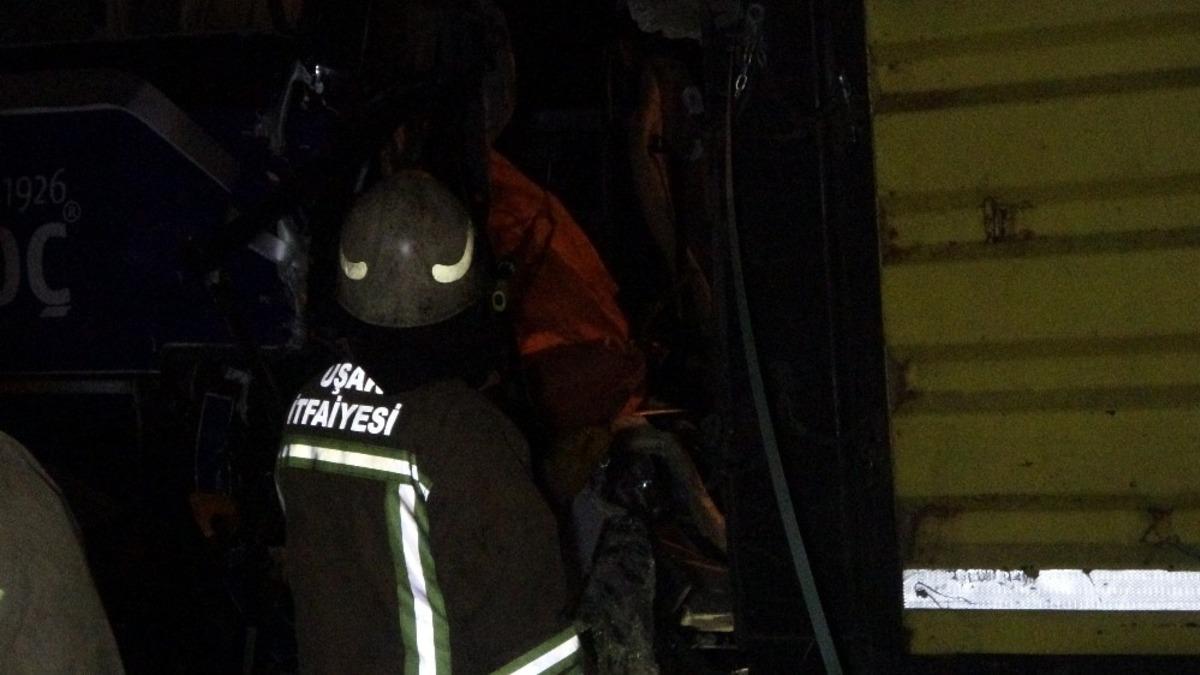 Tıra &ccedil;arpan otob&uuml;ste 1 kişi hayatını kaybetti