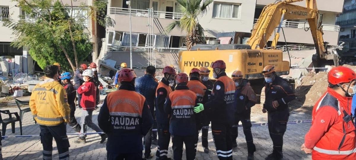 SA&Uuml;DAK Ekibi arama kurtarma &ccedil;alışmalarına katılmak &uuml;zere İzmir&rsquo;e gitti