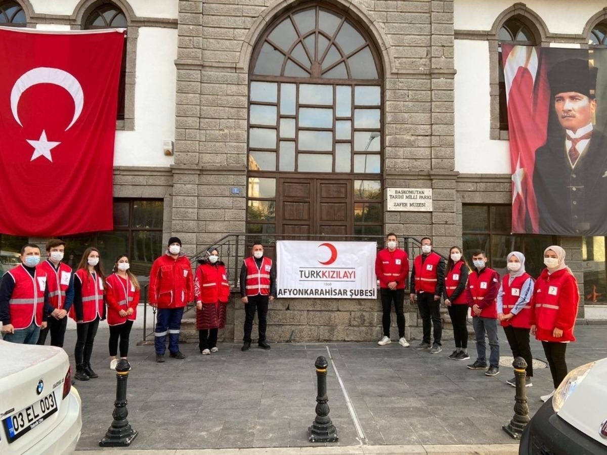 Afyonkarahisar&rsquo;dan Kızılay ekibi İzmir i&ccedil;in yola &ccedil;ıktı