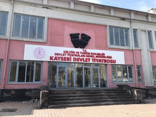 Kayseri Devlet Tiyatrosu yeniden ’Perde’ diyor