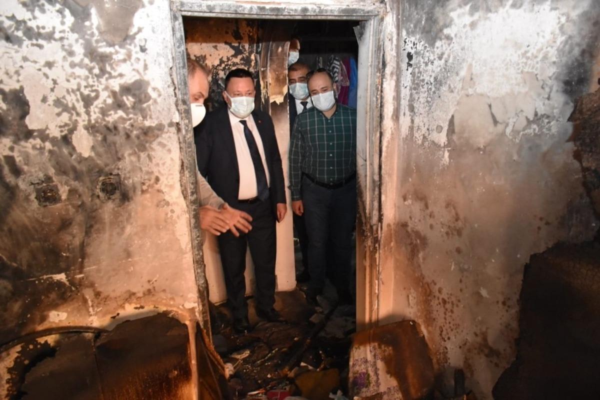 AK Partili Başkan Beyoğlu, yangında k&uuml;le d&ouml;nen evi kendi imkanlarıyla onaracak