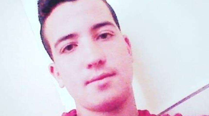 23 yaşındaki gen&ccedil;, evinin sokağında &ouml;l&uuml; bulundu