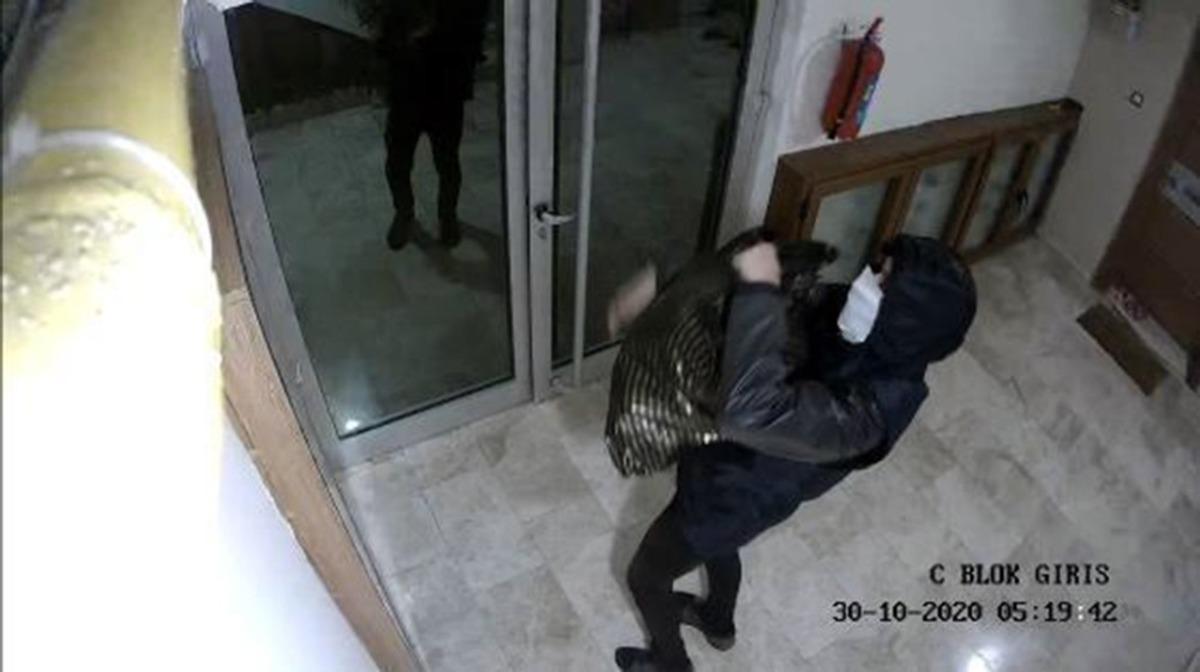 Ayakkabı hırsızına site sakinlerinden &lsquo;Bey&rsquo;li sitem