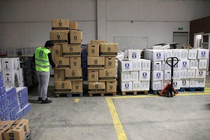 Bodrum Belediyesi depremzedeler için hazırladığı kolileri teslim etti G2