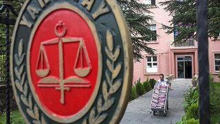 İlk eşiyle fotoğraf paylaşınca ikinci eşinden aldığı 'ölüm aylığı' kesildi