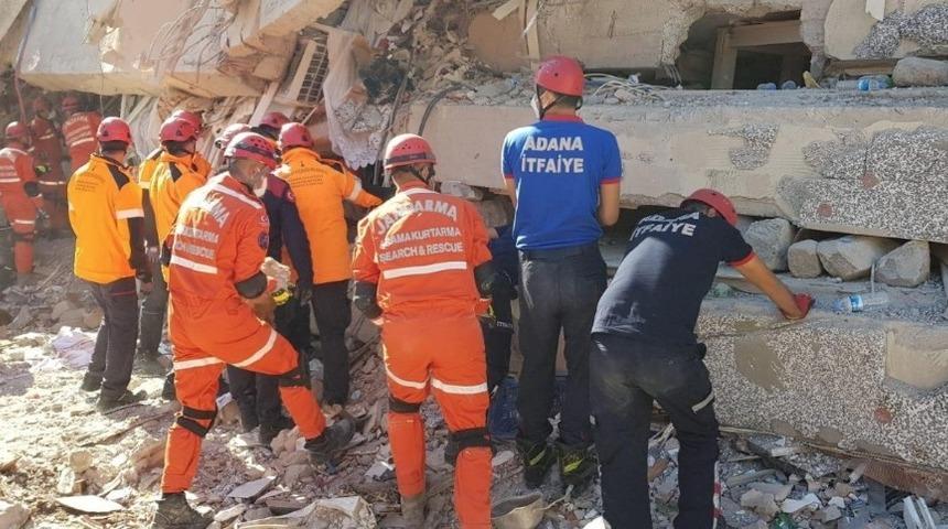 Adana B&uuml;y&uuml;kşehir ekibi İzmir&rsquo;de kurtarma &ccedil;alışmalarına katılıyor