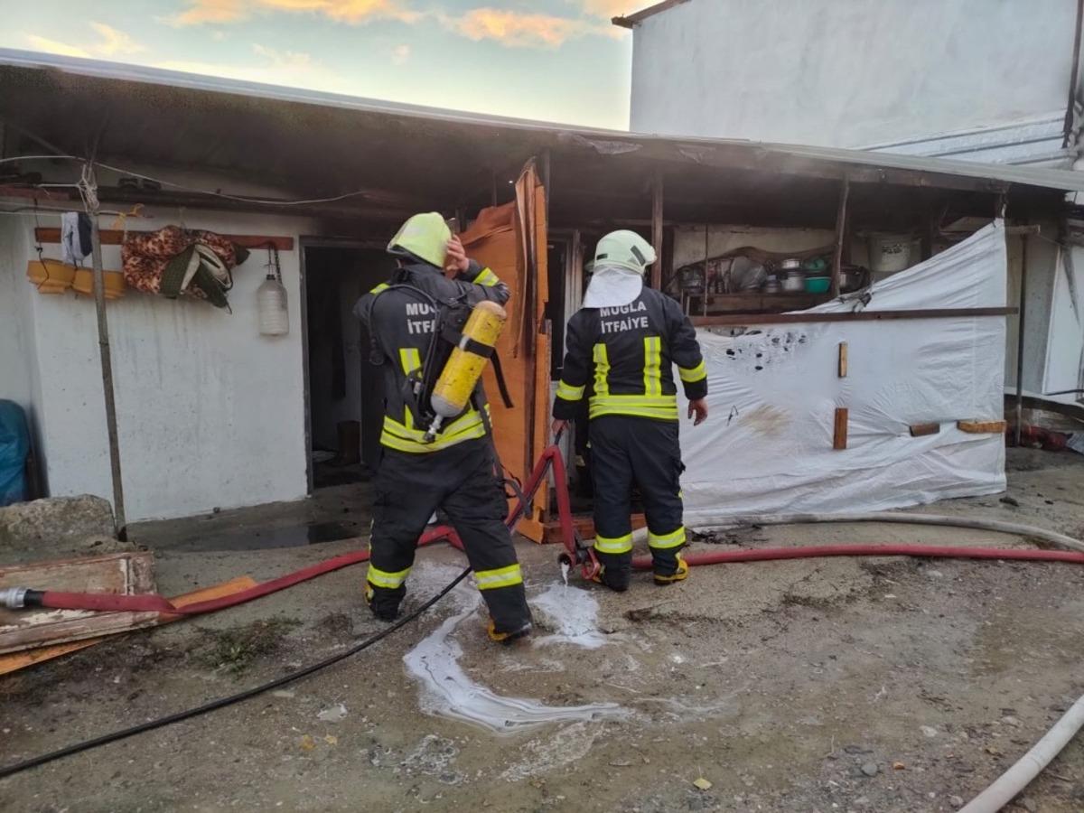 Tarım iş&ccedil;ilerinin konakladığı binada yangın