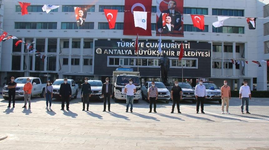 Hasar tespiti i&ccedil;in Antalya&rsquo;dan İzmir&rsquo;e 12 kişilik ekip yola &ccedil;ıktı