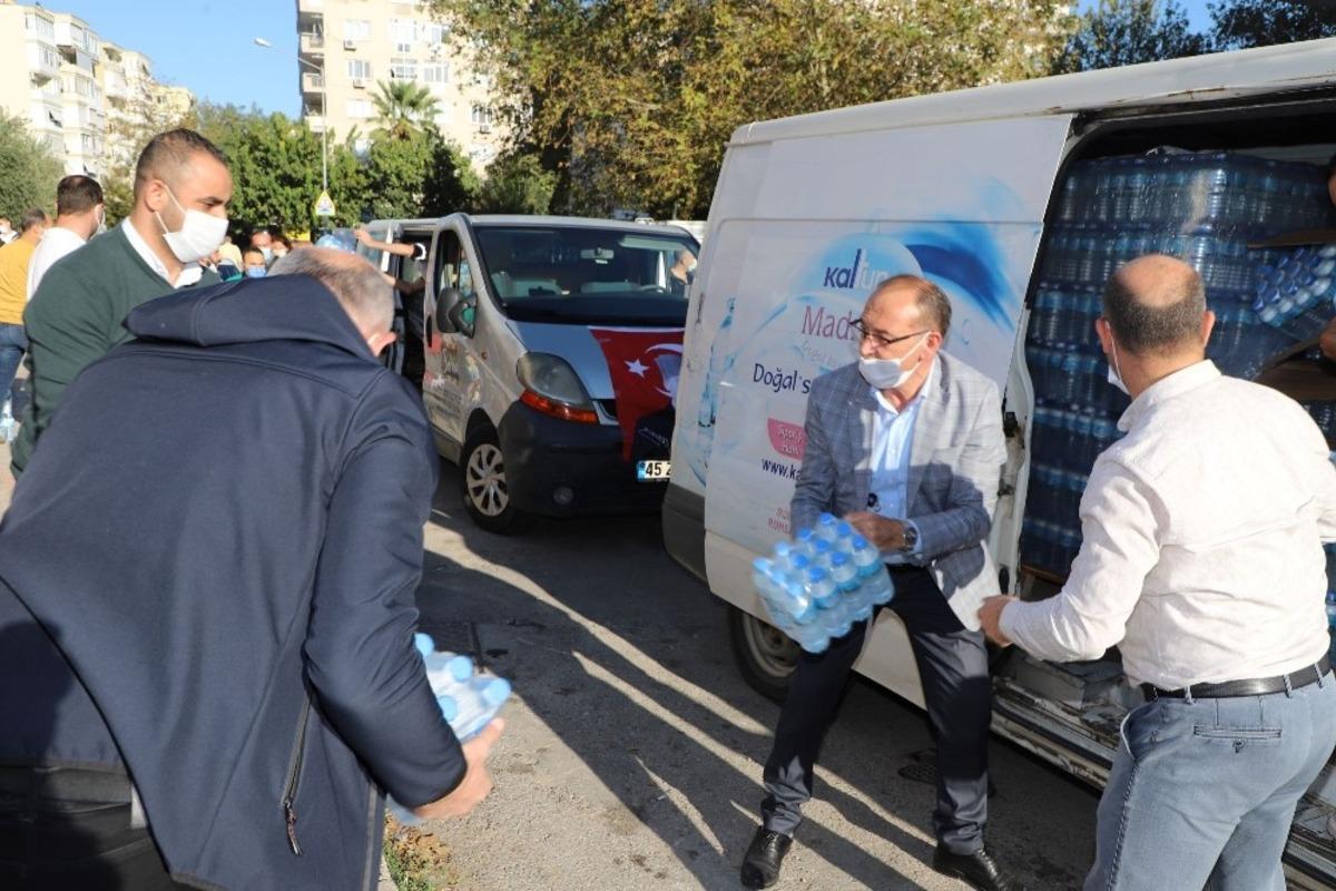 Başkan Akın deprem b&ouml;lgesinde yardım &ccedil;alışmalarına katıldı