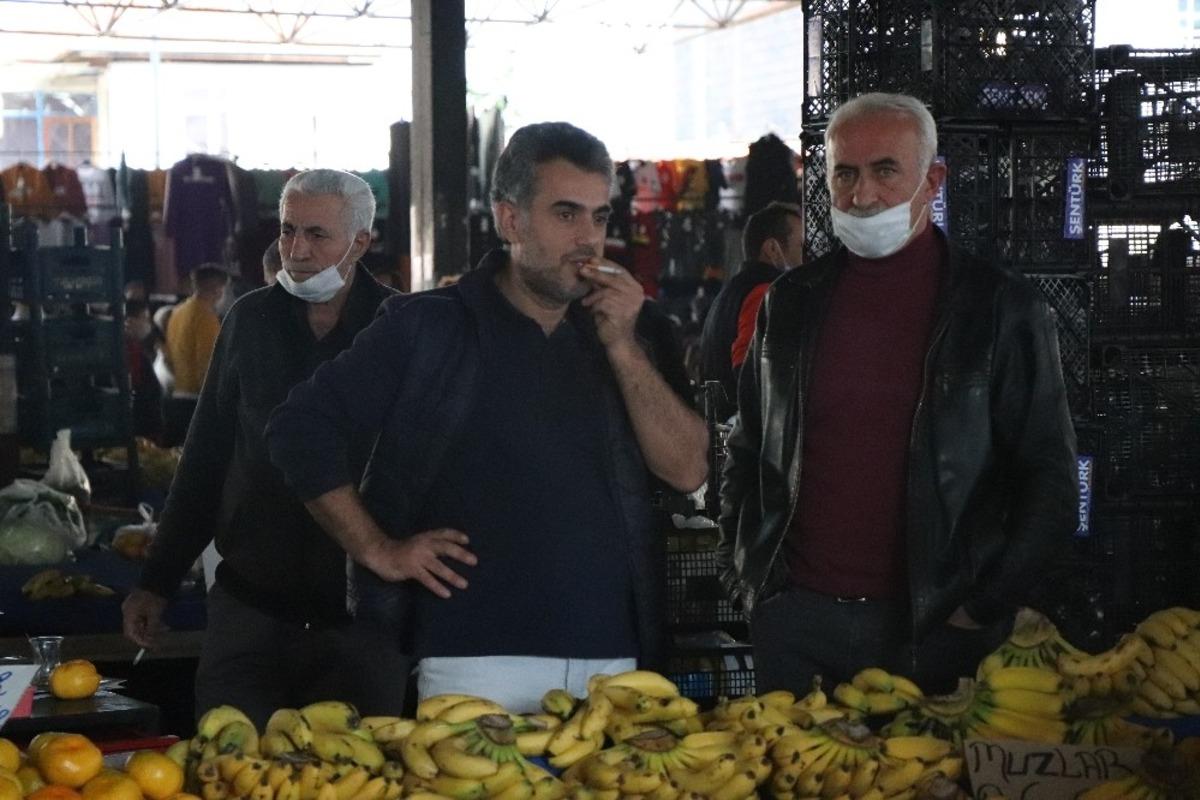 Denizli&rsquo;de yasaklara rağmen semt pazarlarında &uuml;rk&uuml;ten g&ouml;r&uuml;nt&uuml;