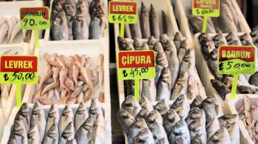 Balık fiyatları el yakıyor! Barbun 130, hamsi 30 TL