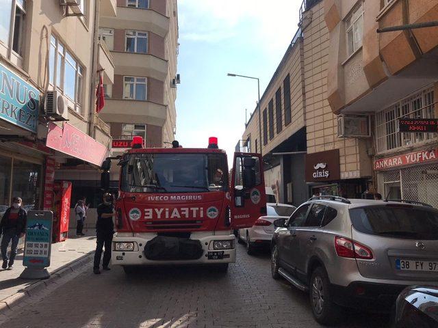 Kafenin mutfağında çıkan yangın itfaiyeyi harekete geçirdi