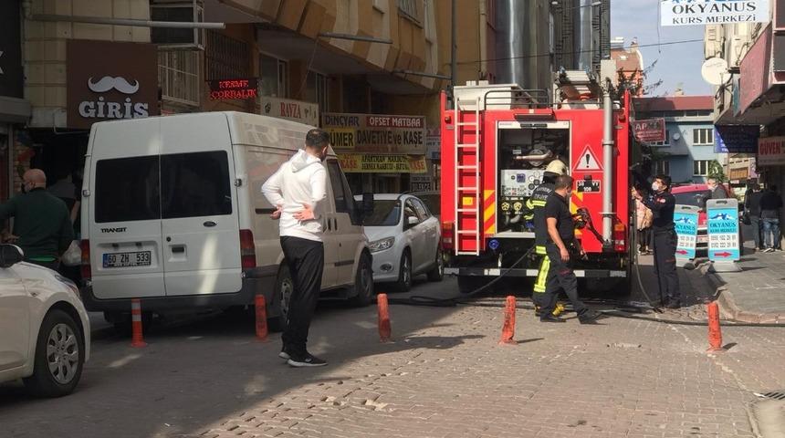 Kafenin mutfağında çıkan yangın itfaiyeyi harekete geçirdi