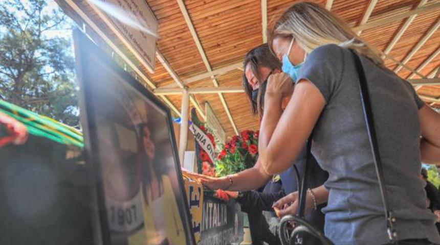  Sunucu Dilay Kemer, son yolculuğuna uğurlandı