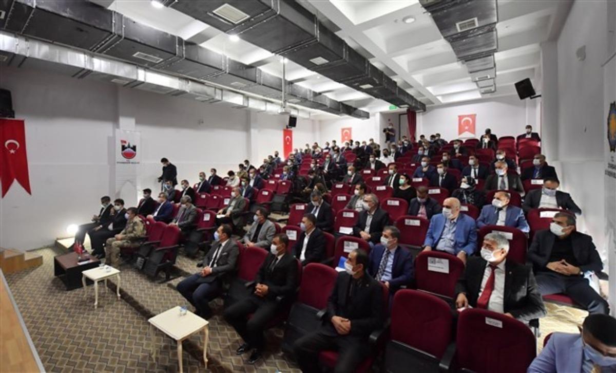 Vali Karaloğlu, Hani&rsquo;de il&ccedil;e değerlendirme toplantısına katıldı