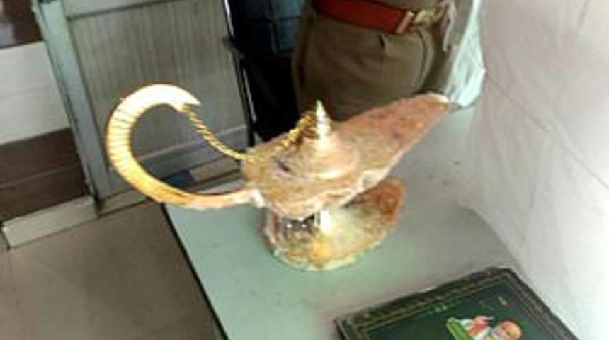 Akılalmaz olay! Doktora 93 bin dolara 'Alaaddin’in Lambası’nı sattılar