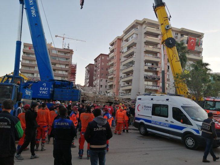 İzmir'den flaş haber! Rıza Bey Apartmanı enkazındaki arama kurtarma çalışmasına ara verildi