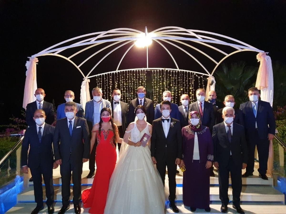 Emniyet M&uuml;d&uuml;r&uuml; Karab&ouml;rk&rsquo;&uuml;n mutlu g&uuml;n&uuml;