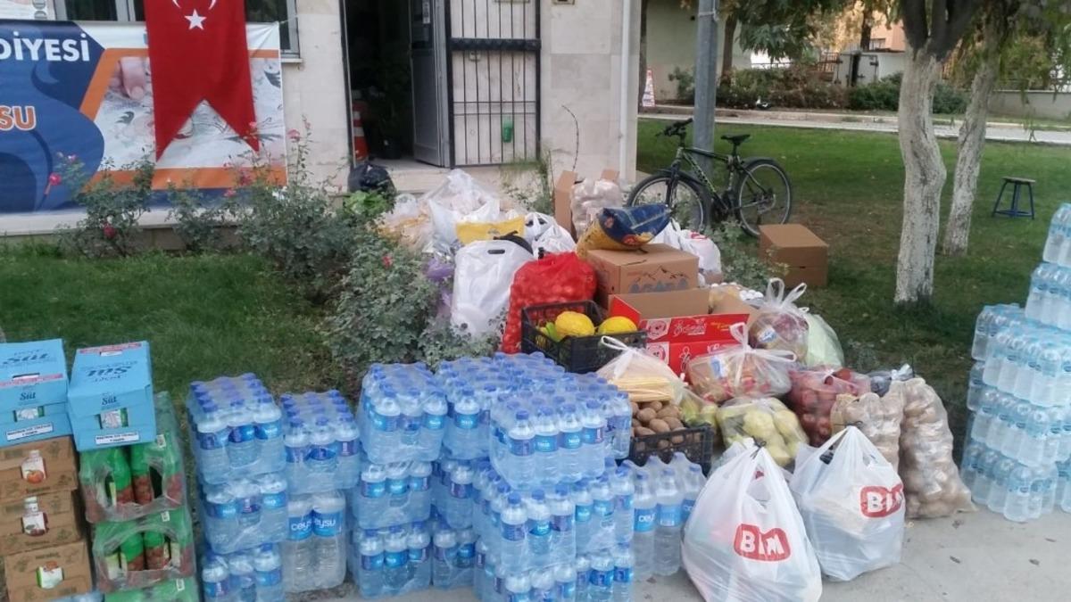 Denizli&rsquo;de mahalle muhtarı vatandaşlarla deprem b&ouml;lgesine yardım g&ouml;nderdi