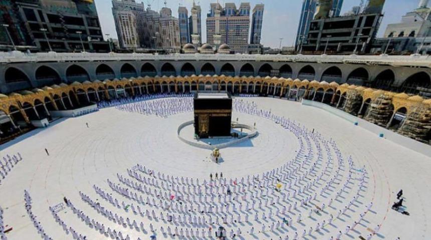 Yurt dışından gelen ilk umre grubu Suudi Arabistan’a ulaştı