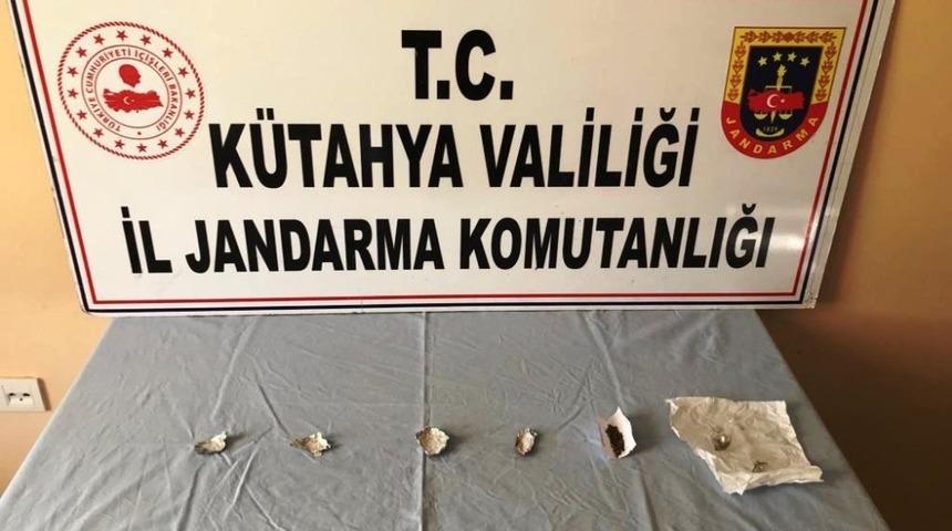 K&uuml;tahya&rsquo;da iki kişinin &uuml;zerinde uyuşturucu ele ge&ccedil;irildi