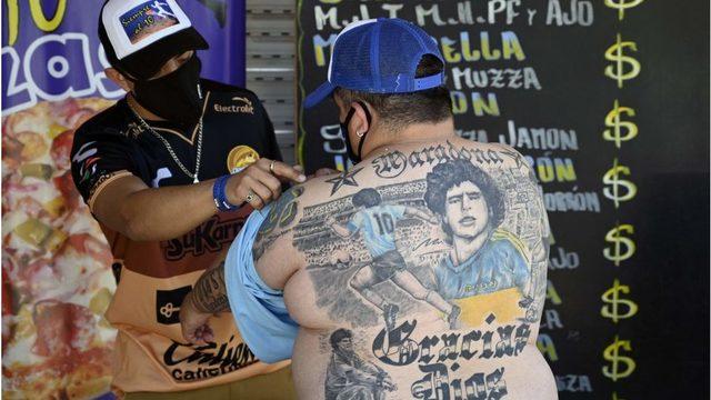Arjantin'de bir pizzacı Guillermo Rodriguez, Maradona'nın 60. yaşı için yeni bir dövme daha yaptırdı.