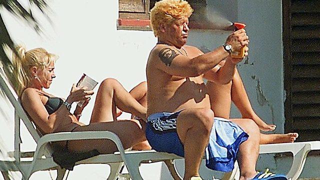 Maradona'nın 2000 yılında karısı Claudia Villafane ile Havana'da yaptığı tatilden.