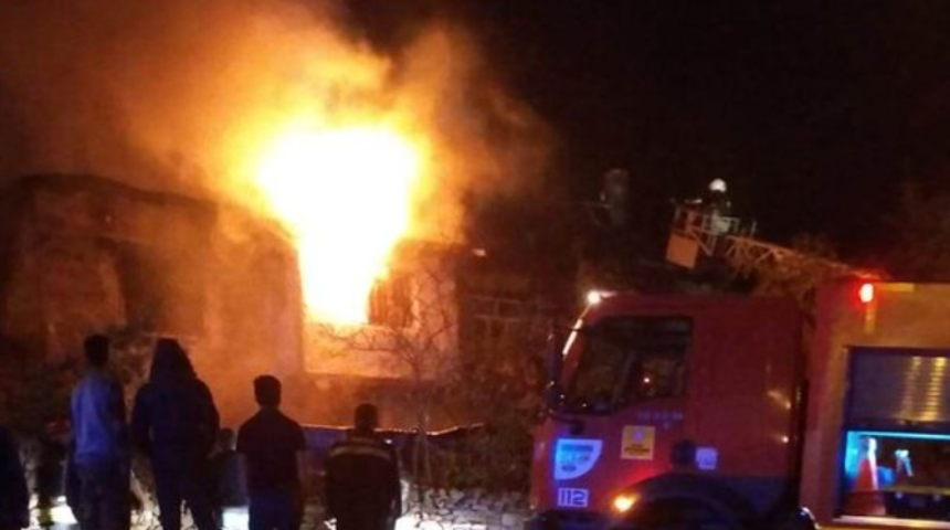 Konya'da yangında çöken çatı enkazının altında kalan yaşlı adam öldü