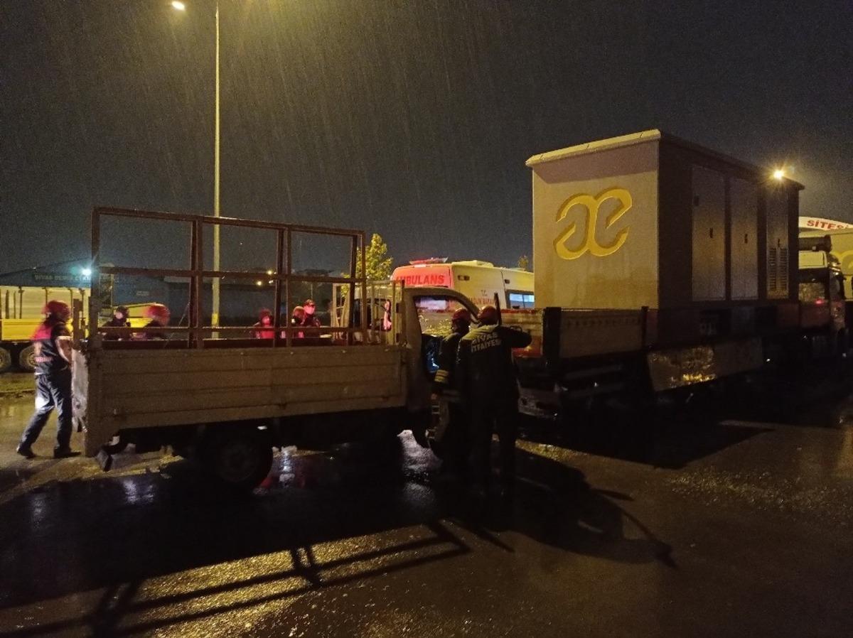 Sivas&rsquo;ta kamyonet park halindeki tıra arkadan &ccedil;arptı: 1 yaralı