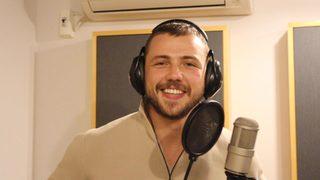 Arıza 8. bölümde Tolga Sarıtaş'tan şarkı sürprizi! Ali Rıza Kum Gibi'yi söyledi