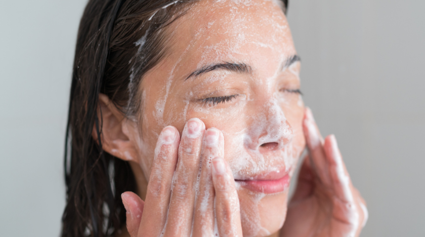 Dermatologlar paylaştı: Sakın yapmayın yarardan çok zarar veriyor!