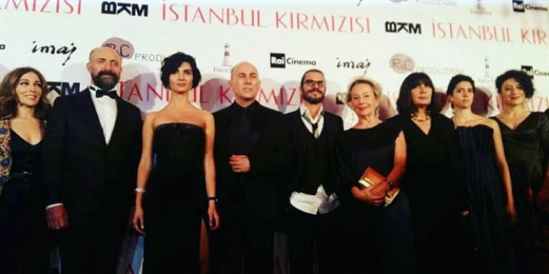 İstanbul Kırmızısı'nın galasında &uuml;nl&uuml; yağmuru