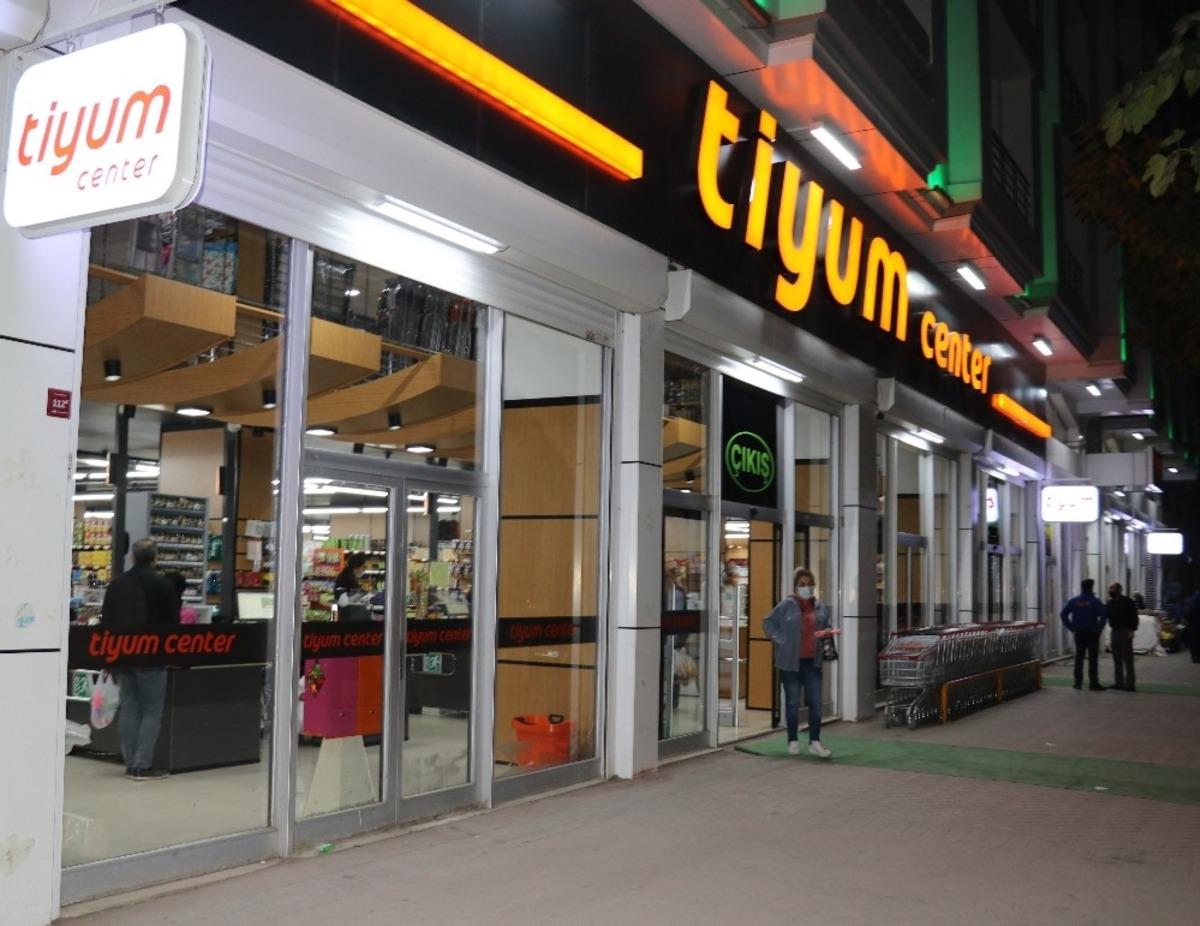 Tiyum Van&rsquo;a renk kattı