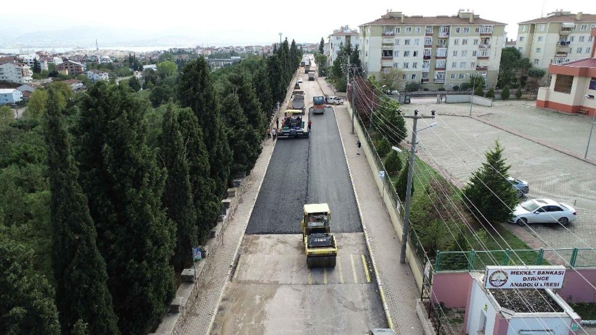 Derince&rsquo;de asfaltlama &ccedil;alışmaları devam ediyor