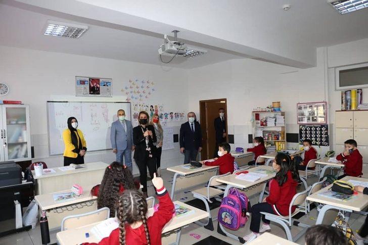 Vali Becel, haftaya okul ziyareti ile başladı G3