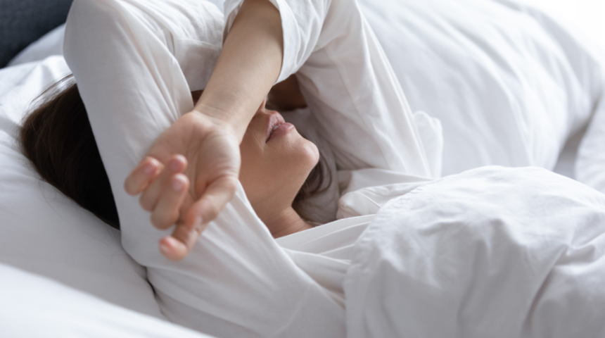 Sadece bir dakikada uykuya daldırıyor! Nefesinizi 7 saniye tutun ve...