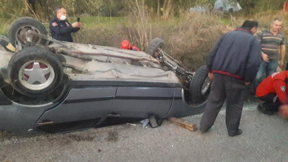 Burhaniye&rsquo;de otomobilde sıkışan s&uuml;r&uuml;c&uuml;y&uuml; itfaiye kurtardı