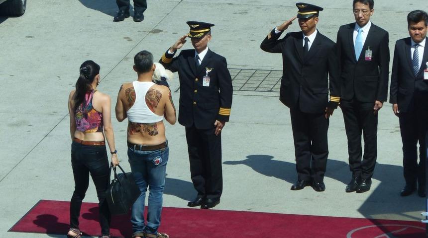 Tayland'da Kral Vajiralongkorn'a destek gösterisi