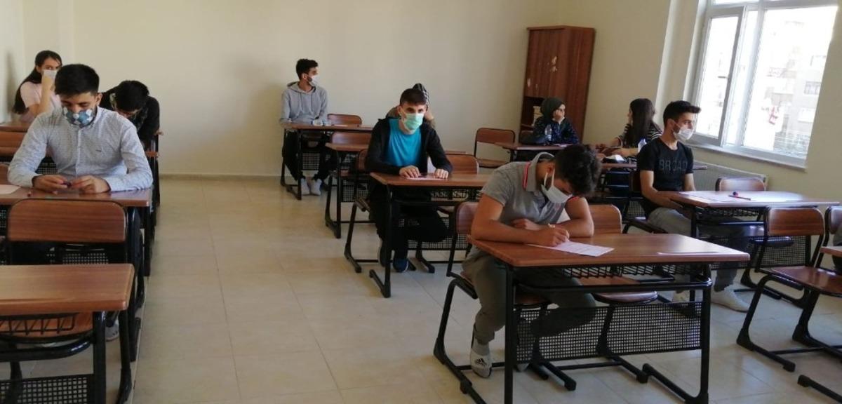 Bağlar Belediyesinden seyreltilmiş sınıflarda TYT-AYT kursu