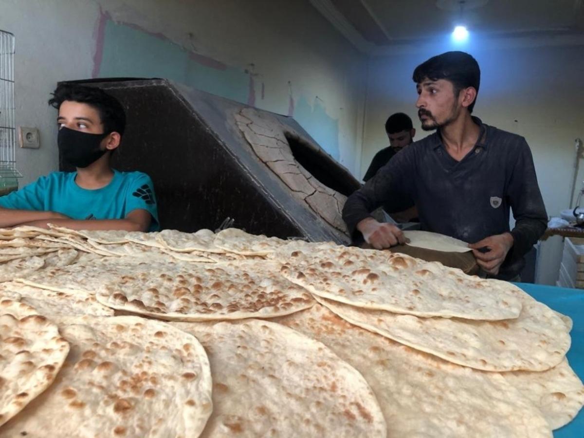 Suriye ekmeğini &uuml;reterek ge&ccedil;imini sağlıyor