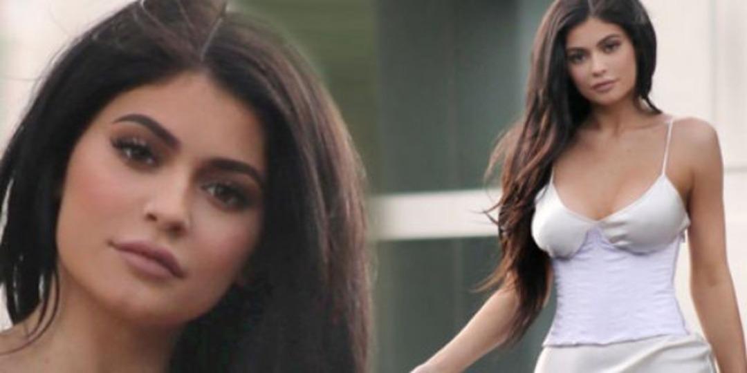 Kylie Jenner, belfie pozuyla sosyal medyayı salladı!