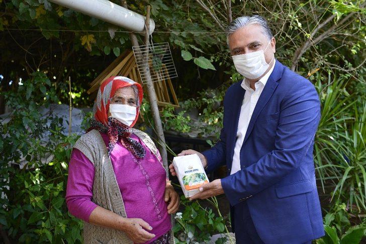 Muratpaşa, kendi ürettiği 13 bin paket unu ilçe sakinleriyle paylaşıyor G3