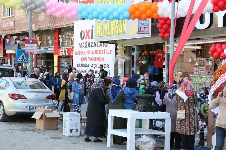 Karabük’te mağaza açılışında korona tehlikesini yok saydılar G1