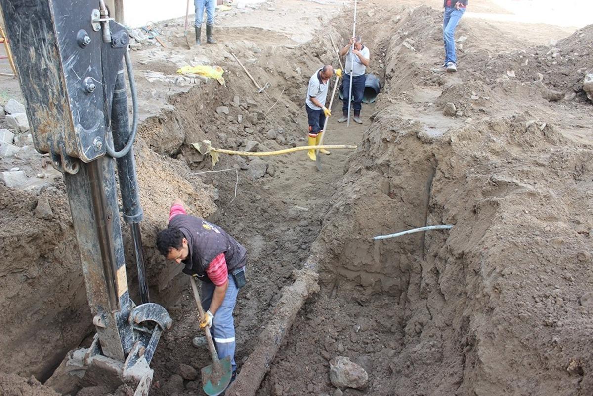 Burhaniye Belediye Başkanı Ali Kemal Deveciler &ldquo;&Ccedil;ay caddesi su taşkınlarından kurtulacak&rdquo;