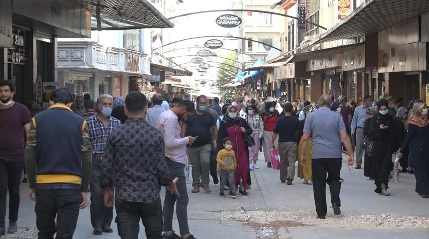 Gaziantep&rsquo;te 921 kişiye sosyal mesafe ve maske cezası