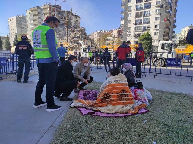 Milletvekili Tutdere, depremzedelerle bir araya geldi