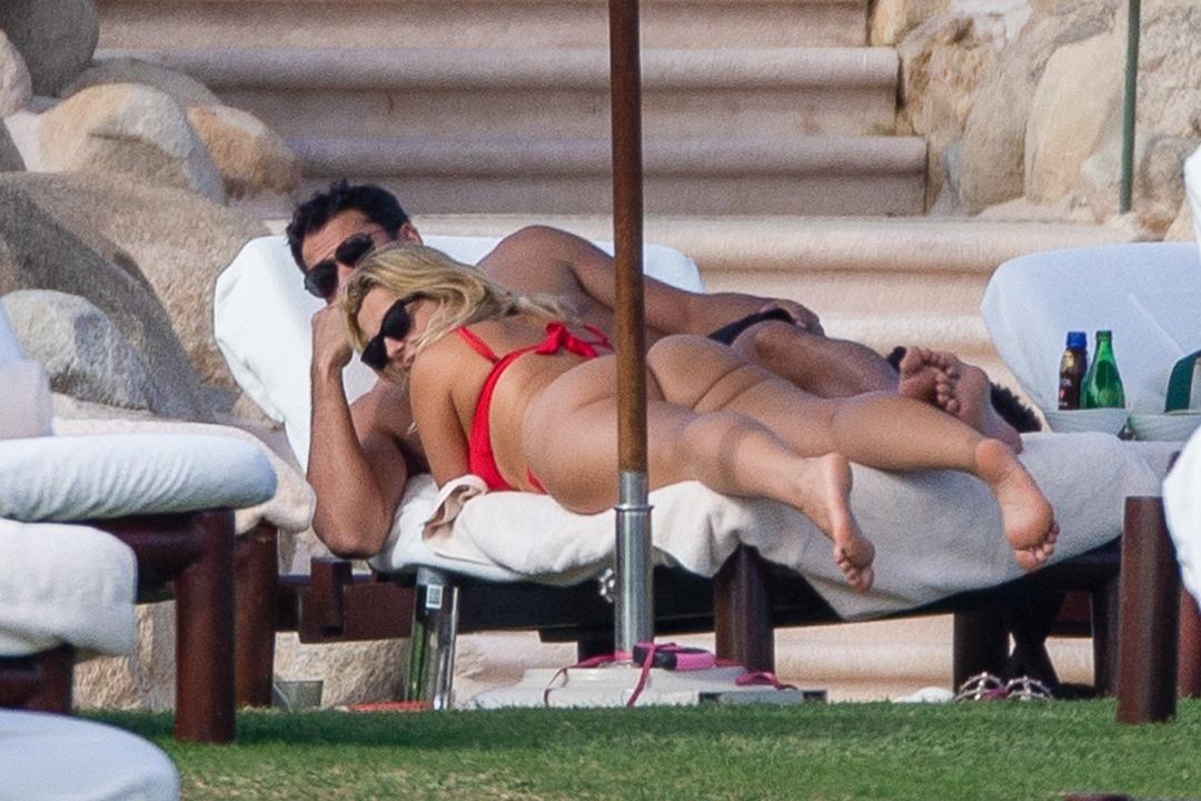 Bebe Rexha sevgilisine sarılmaya doyamadı